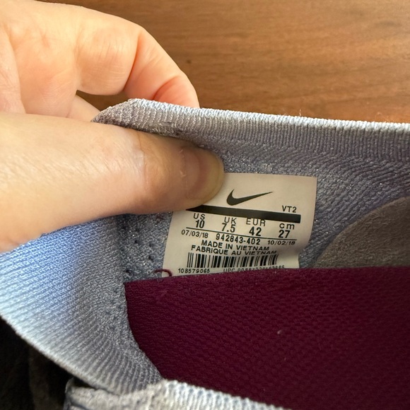 Nike Women’s VaporMax Flyknit 2 AirMax Sneakers in Aluminum, size 10 - Picture 6 of 10